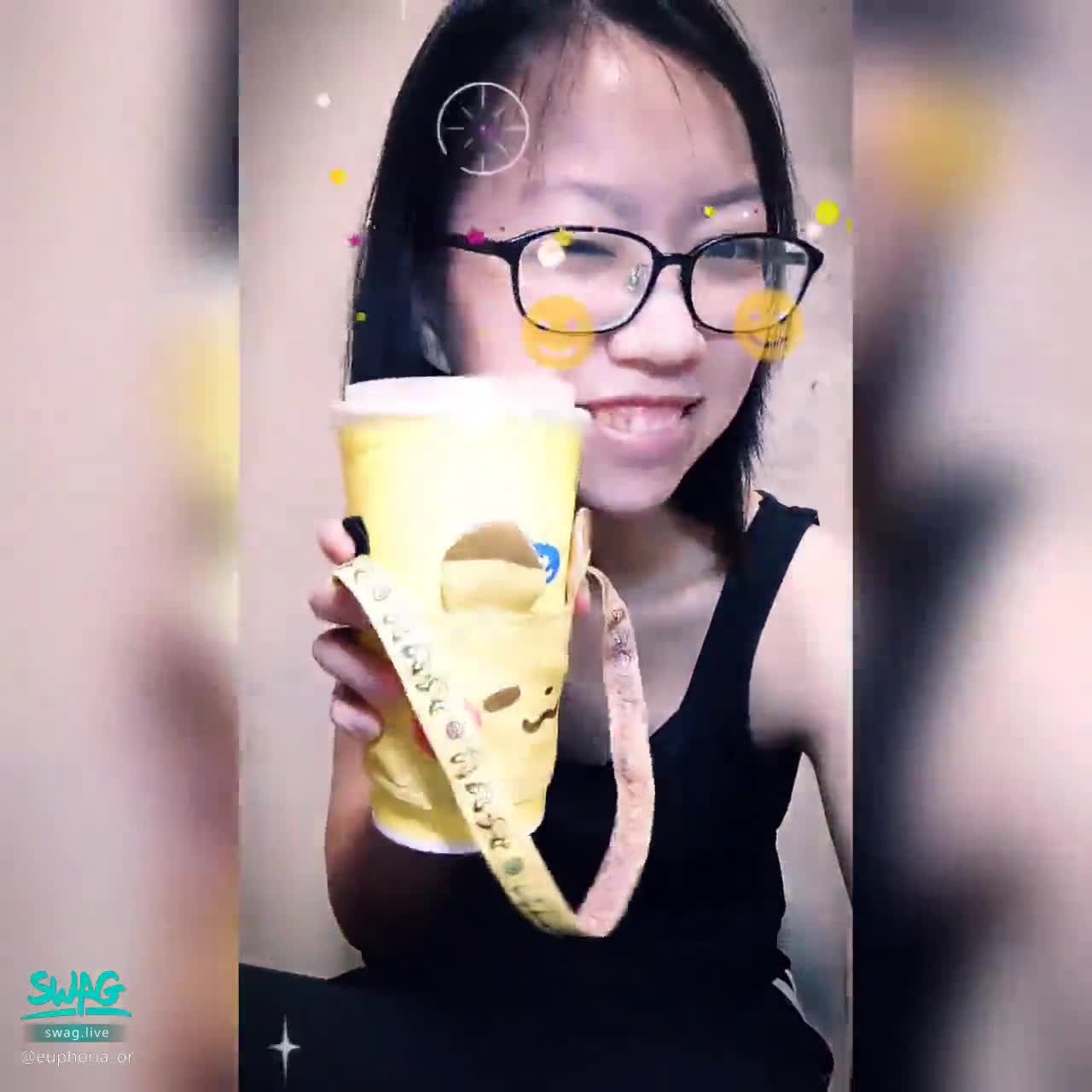 e*********r : 單純賣萌💕我和我愛的手搖杯~
超可愛wink😘
喜歡可愛餅乾的趕快收藏一下🤭
#餅乾 #生活 #眨眼 #wink #手搖杯 #皮卡丘 #眼鏡 #黑框眼鏡 #吊嘎