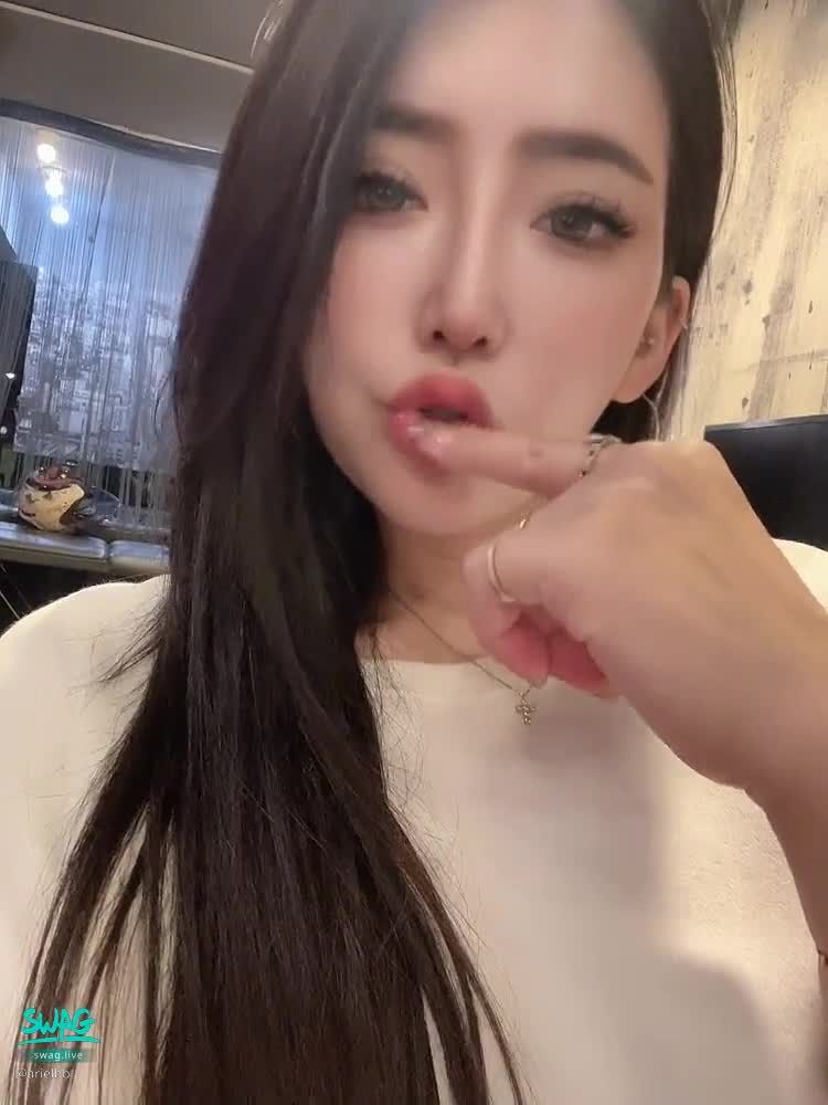 arielbb : ✨顏值高約會不踩雷❤️就怕你不約💦
本人比直播更漂亮🤫🤫🤫
心動不如馬上行動💕
100%本人回覆私訊與你純約會💋

#純約會特價中
#長腿
#愛子
#大奶
#潮吹女王