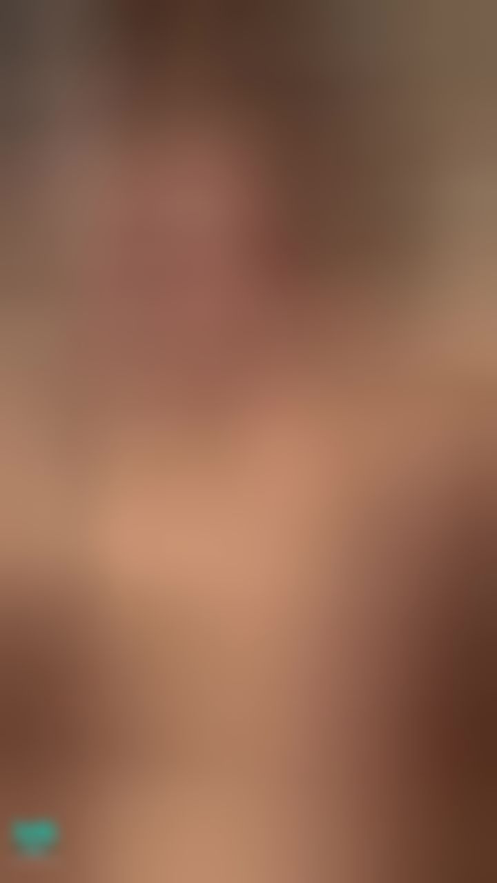 areireihoney : 月月來還是好想要欸…..剛剛約了一個聊了好幾個月終於第一次見面的印度帥哥～～～結果還是沒餵飽人家😩😩🥺🥺☹️🥺