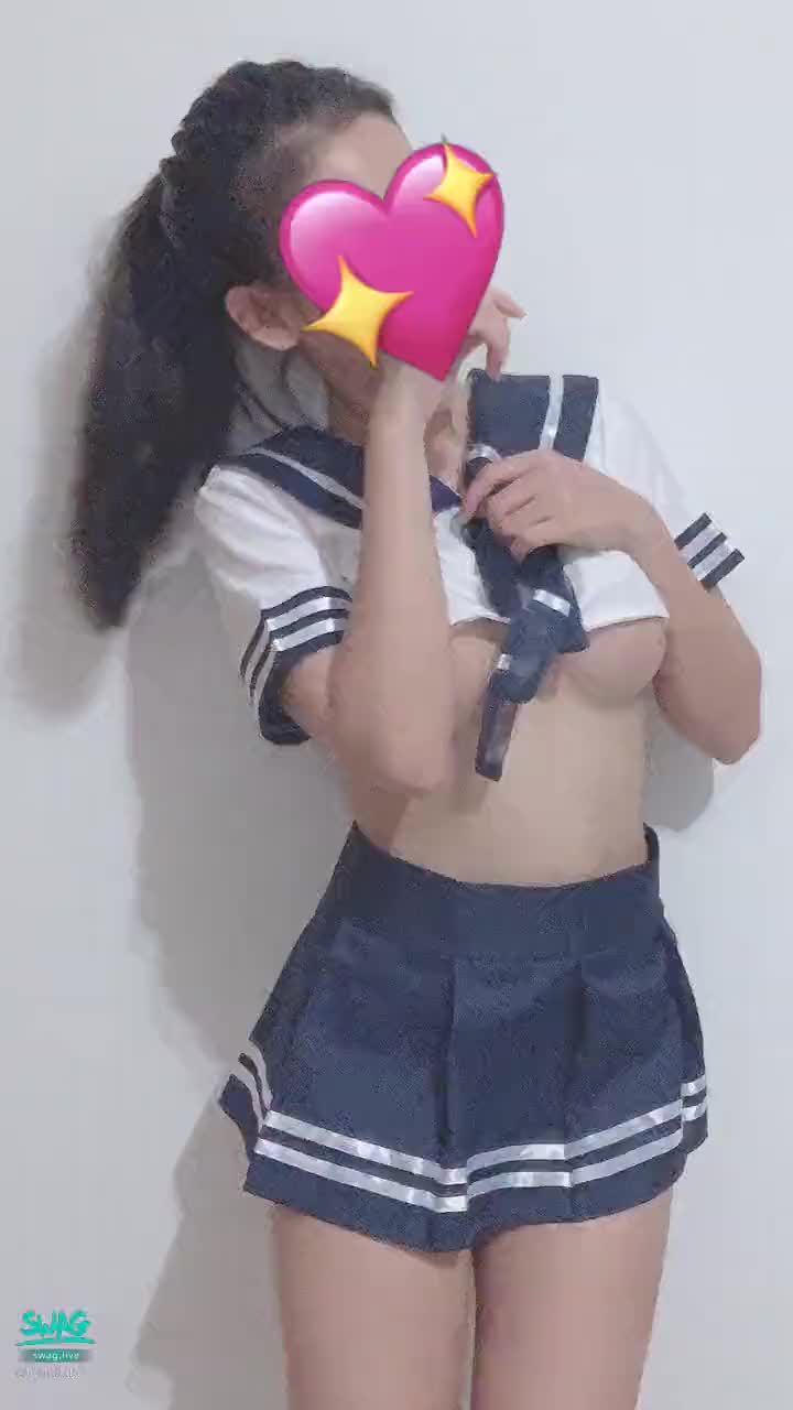 l*******e : Babe 你喜歡馬尾還是雙馬尾？
今晚9點直播間見🥰
想被拉著馬尾從後面用力操😈🔞❤️

#liyunbabe #雲妃 #馬尾 #雙馬尾