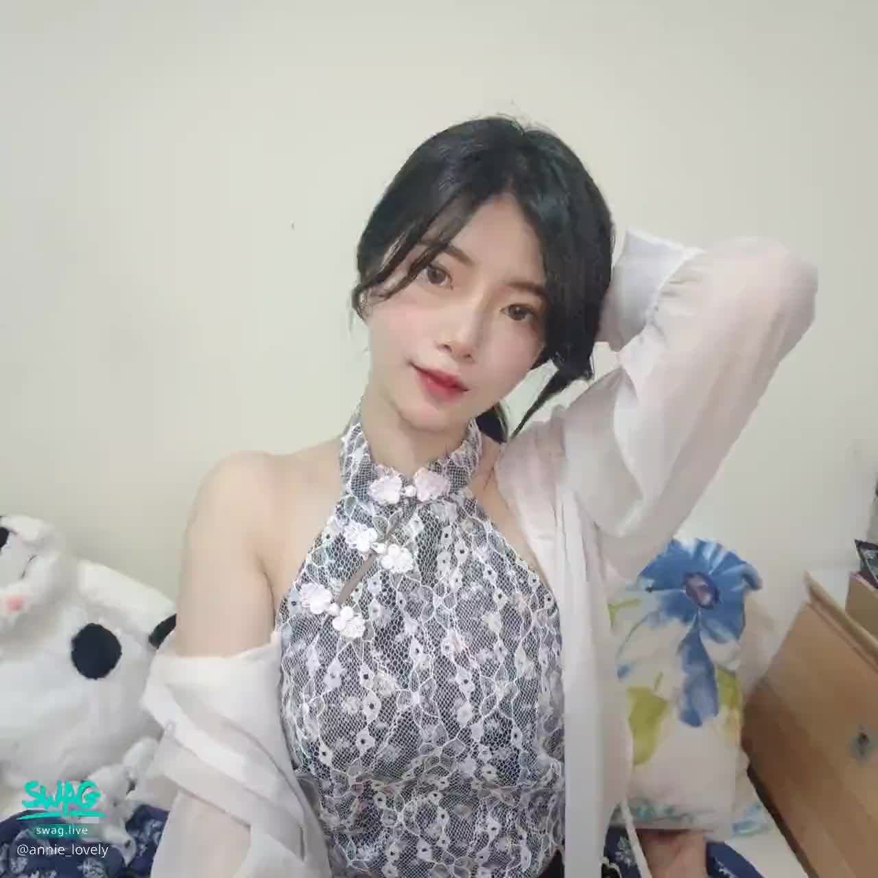 annie_lovely : #薄紗 #香肩 #馬尾