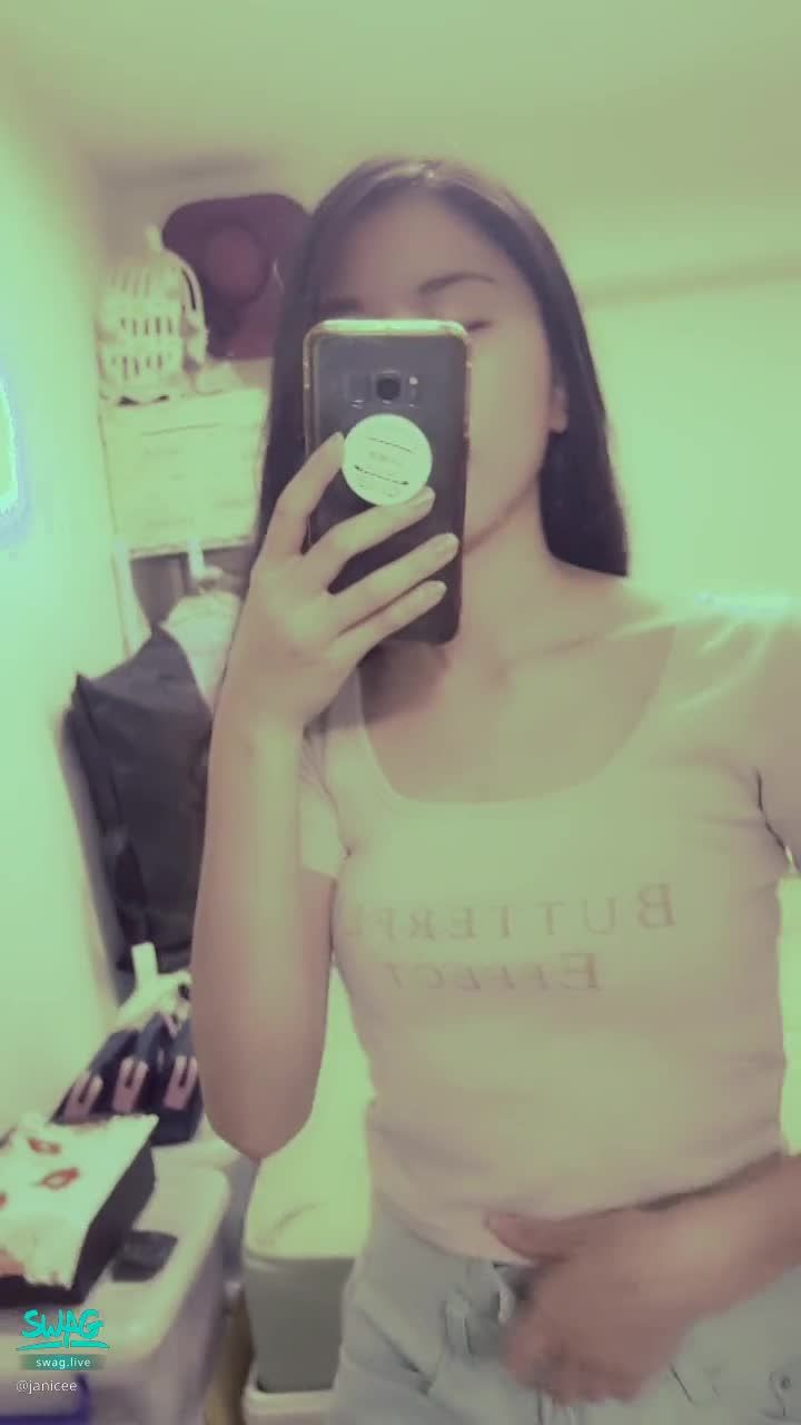 janicee : 低胸貼身微露腰💋
長髮與後頸的美背⭐
casual and sexy💖
#裸足 #赤腳 #長髮 #氣質 #短褲 #美腿 #腳趾 #腳底