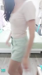 janicee : 脫下T恤💙
內衣的蕾絲背帶💗
脫上衣的美背🎀
用一個棒棒口紅,換內褲曝光M字腿影片😈
低胸貼身微露腰的休閒感💋
長髮與美背⭐
casual and sexy💖
#裸足 #赤腳 #長髮 #氣質 #短褲 #美腿 #腳趾 #腳底 #脫衣 #美背 #腳底