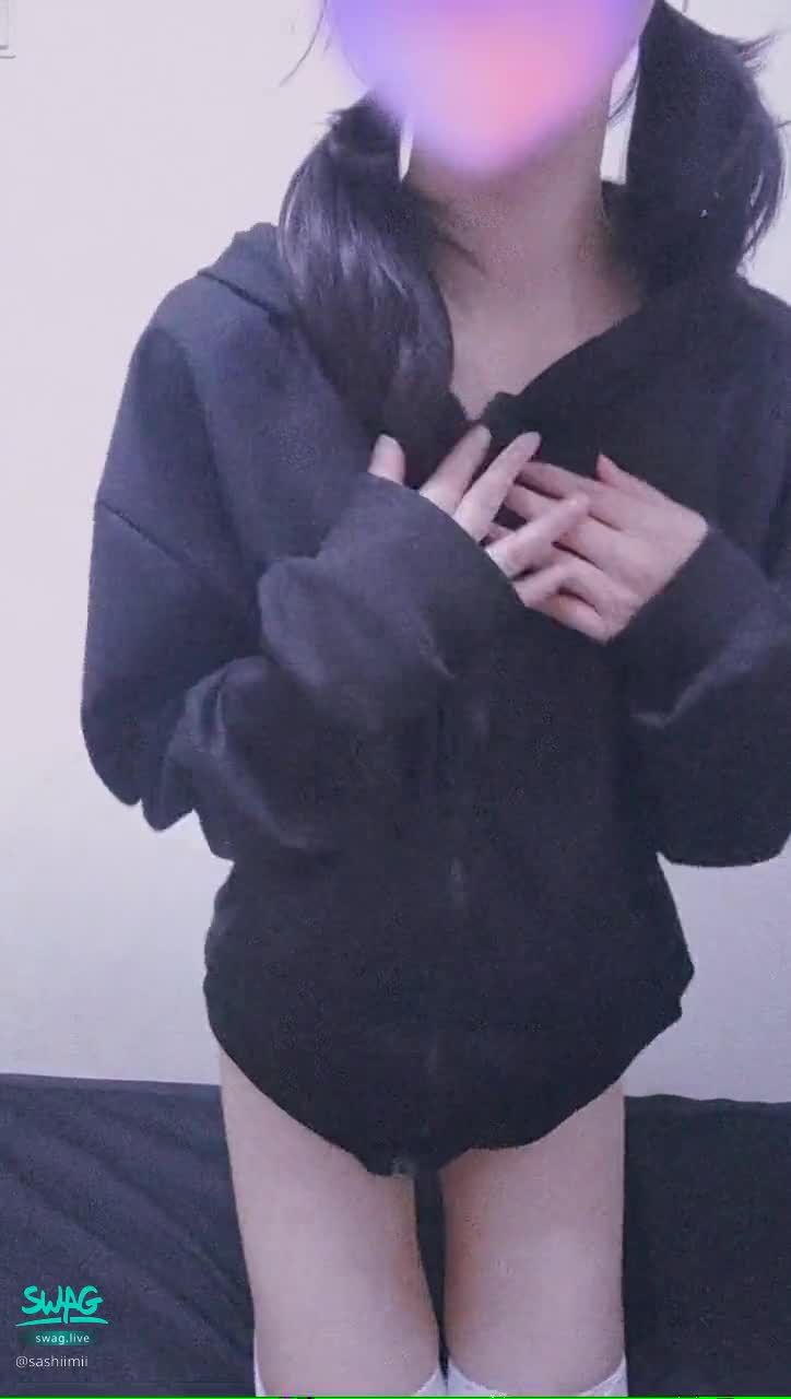 s*******i : Pure girl's first time 😳💦
If you want to see more undisclosed private collections, please send private messages~ 👀🥰
