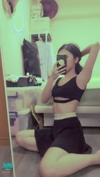 janicee : 抓個馬尾🌹
露出腋下跟後頸💙
露下乳的小可愛👿
渾圓南半球👀
黑色短裙與赤裸的美腿⭐
#美腿 #裸足 #鎖骨 #赤腳 #長髮 #南半球 #性感