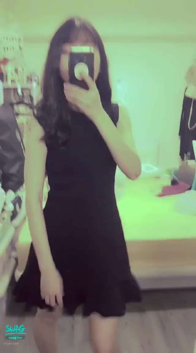  : inadvertently show your face 😍 elegant black dress 💓