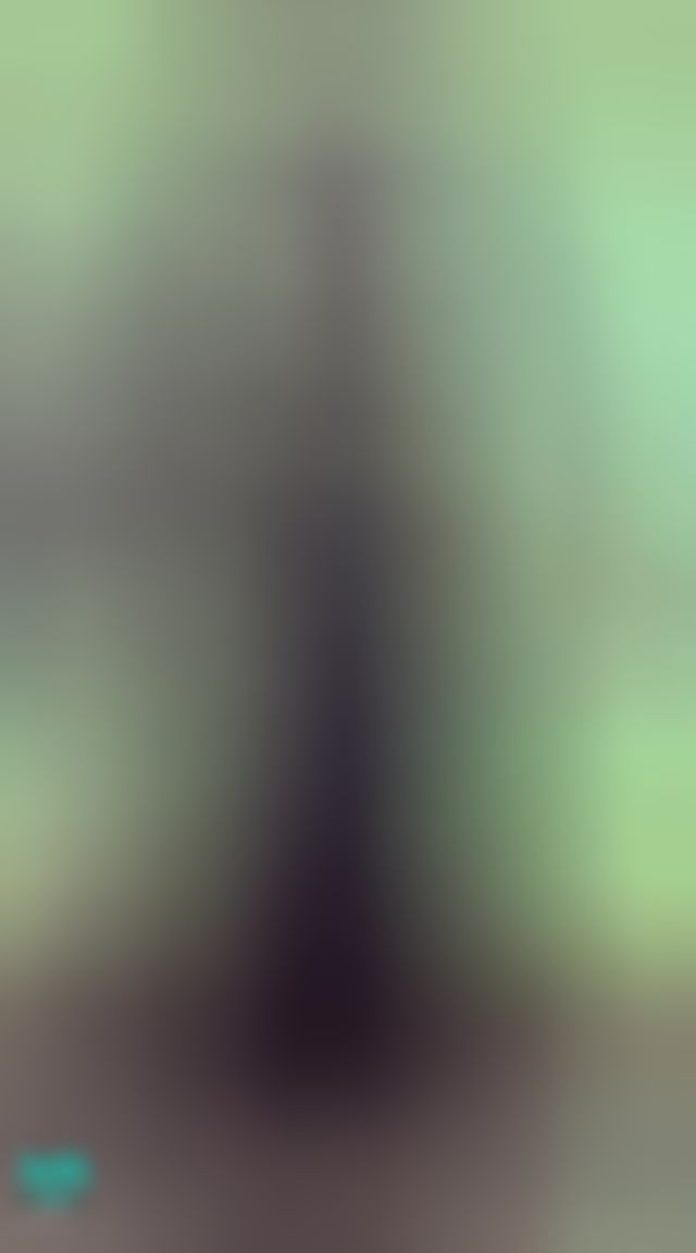 janicee : 不經意露出臉😍優雅黑色小洋裝💓