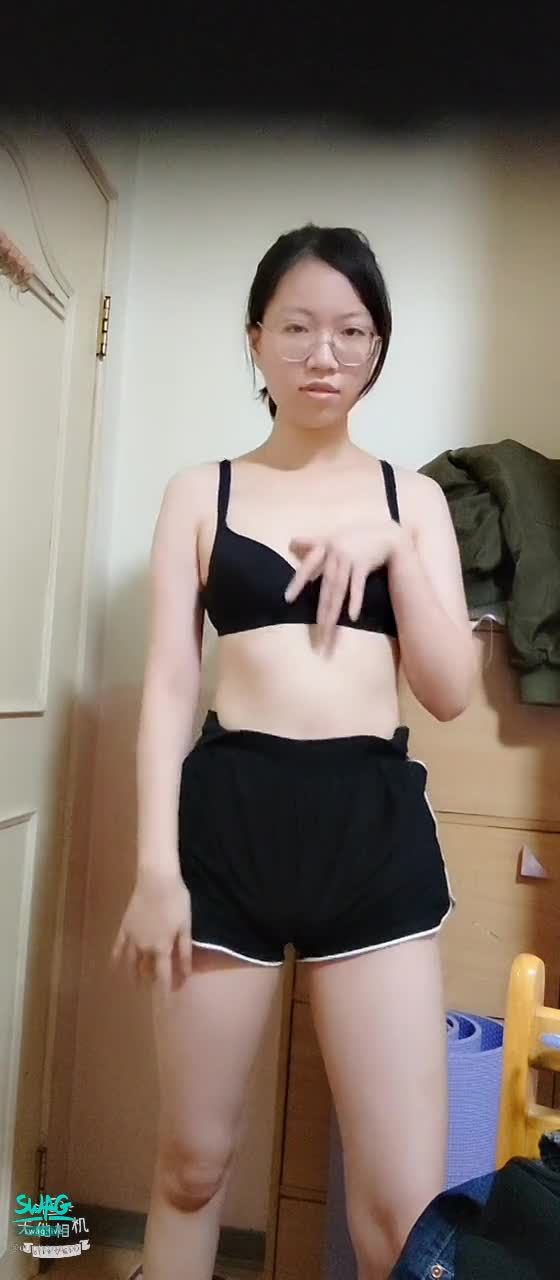  : head scratching 💕

A while ago, I had to take pictures at the night of truth pants,
I would say just record the video and then take a screenshot,
Just swaying poseXD over there

Personally, I think the part where the hair is exposed at the end is very sexy and caressing
what do y'all think?

#真理褲 #馬尾 #性感 #撫媚 #美腰 #美背 #美腿