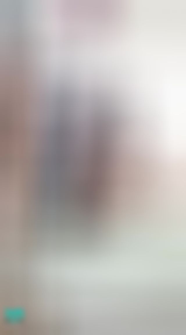 janicee : 床上趴著時的胸型💙
放下一側的肩帶😈
性感視野😍
白色純潔睡衣⭐
露出美腿與大面積的肌膚🌹
若隱若現的大腿根部💗
purely white💓
#深V #睡衣 #裙擺 #低胸 #性感 #美腿 #長髮 #細肩帶 #美背 #鎖骨