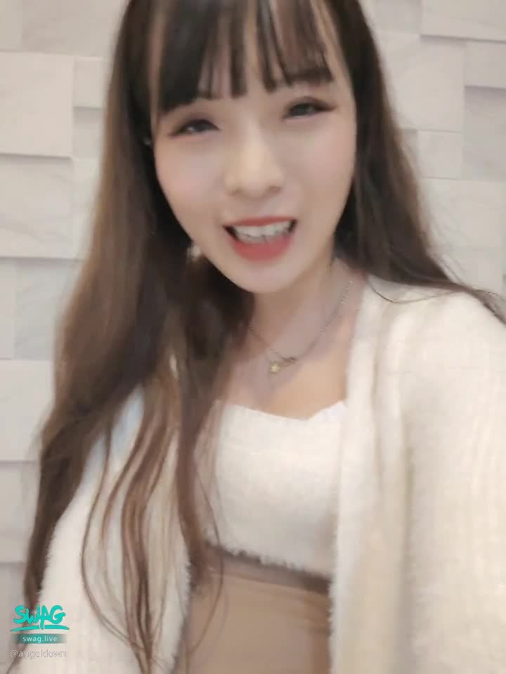 angeldown : 阿天小麋鹿讓你迷路跟亂撞🌹💜腳控偏--

今天阿天有乖乖穿內衣內褲出門🥺🥺最近一堆聖誕系列哈！
#麋鹿 #聖誕節 #日常 #白聖誕 #活動

幫天天過生日
🍰現在10顆紫黑鑽可以獲得天天的10部淫片
🍰現在2顆紫黑鑽可獲得天天兩部女女影片或淫片
🍰生日純約會活動可私訊天天唷少鑽只想好好過生日
因為天天沒有家人🥺