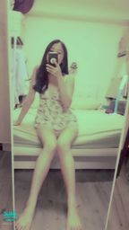 janicee : 下雨的夜晚💦💦
你都在做什麼呢?
甜點系睡衣💓
床上洋娃娃的坐姿💚撥個頭髮😍
Be your dessert💋
#睡衣 #性感 #美腿 #長髮 #鎖骨 #裸足 #赤腳 #黑髮 #美腿 #深V #細肩帶 #低胸 #腿控