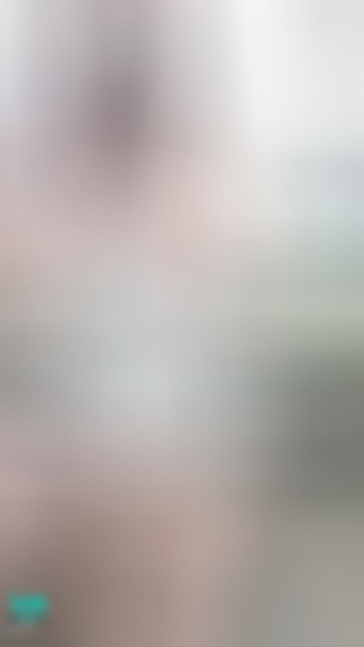 janicee : 捧著胸😍低頭時乳暈若隱若現的視野💋💋💋
放下睡衣兩側的肩帶👀
轉過身的美背😈
週末下雨的百般聊賴👀
細肩帶的誘惑💓
深V睡衣💚甜點系女孩🎀
Be your dessert💋
#睡衣 #性感 #美腿 #長髮 #鎖骨 #裸足 #赤腳 #黑髮 #美腿 #深V #細肩帶 #低胸 #腿控 #乳溝
