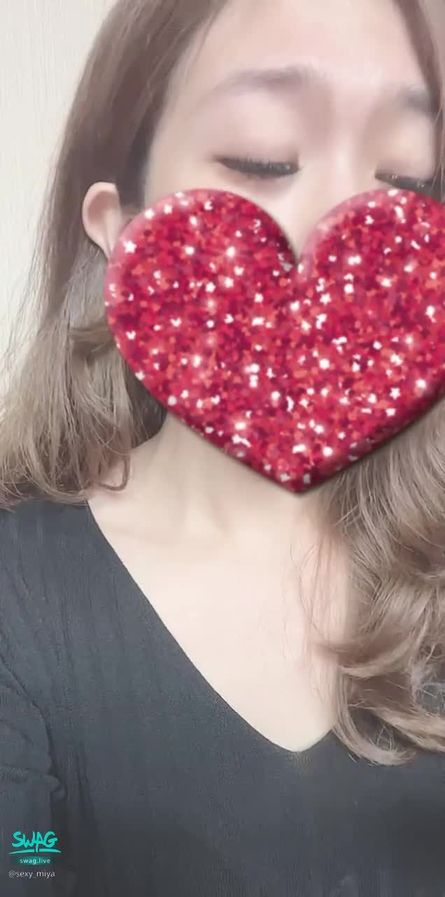 sexy_miya : 偶爾po唱著歌的動態
就覺得那是最真實的自己🤭🤭

如果單純直播好好唱歌
好像壓力就不那麼大
但不適合這裡的生態🥹🥹

就因為懂，所以這個月只開播了一場
因為會怕⋯⋯怕沒人沒業績會開大尺度
怕開大尺度大家膩了久了一樣會被淘汰

聊天女孩在這裡究竟存不存在？
真心交朋友互相關心的你和我
會是有人需要的嗎💕💕

純約會可私訊了解💗吃飯聊天我很開朗😘😘