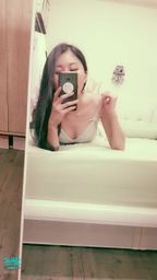 janicee : 放下一側肩帶💙
趴在床上😈
露出香肩的肌膚♥️
Sleep wear💚
#鎖骨 #細肩帶 #肩膀 #低胸 #長髮 #深V #睡衣 #黑髮 #美腿 #裸足 #赤腳