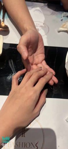 sexy_miya : 聊的來的💕💕

相見其實就像朋友無話不談

我很珍惜在上面認識的每位朋友

如果你也想好好認識我💕💕

主動密我💗我會讓你感受到我真實的樣子

謝謝今天特別南下請我吃飯的粉絲🤭🤭