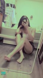 janicee : 地板上的美腿坐姿🌸
摸摸腿💋
看完世足賽,來打球呀💙
露出性感南半球的小可愛💓
South semisphere♥️
#鎖骨 #細肩帶 #肩 #長髮 #下乳 #南半球 #黑髮 #美腿 #裸足 #赤腳