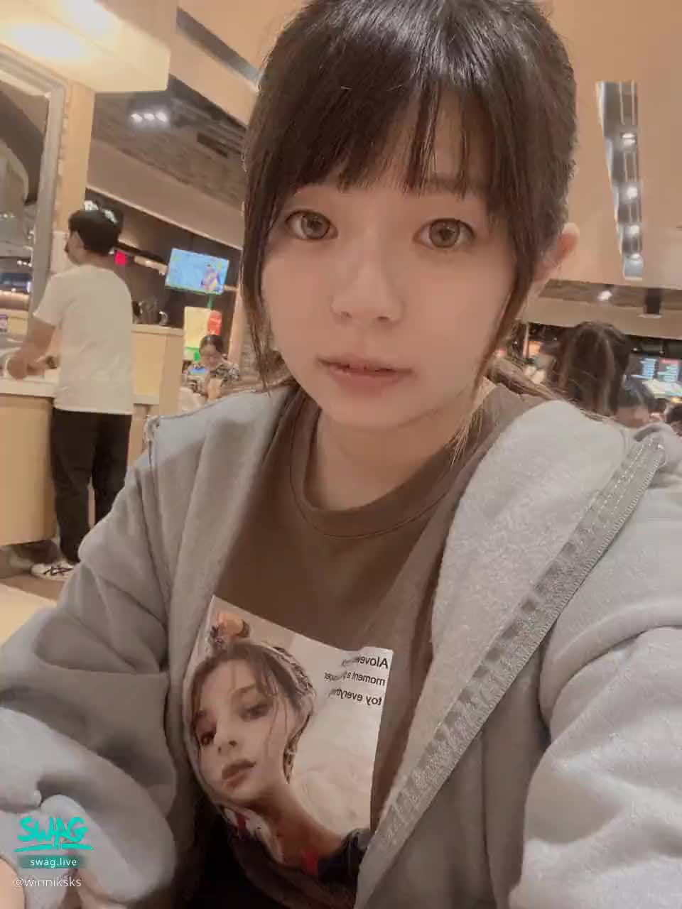  : Monday and Tuesday 10:30pm
Be sure to watch Pooh Live 😍
#維尼 #日常 #童顏 #巨乳