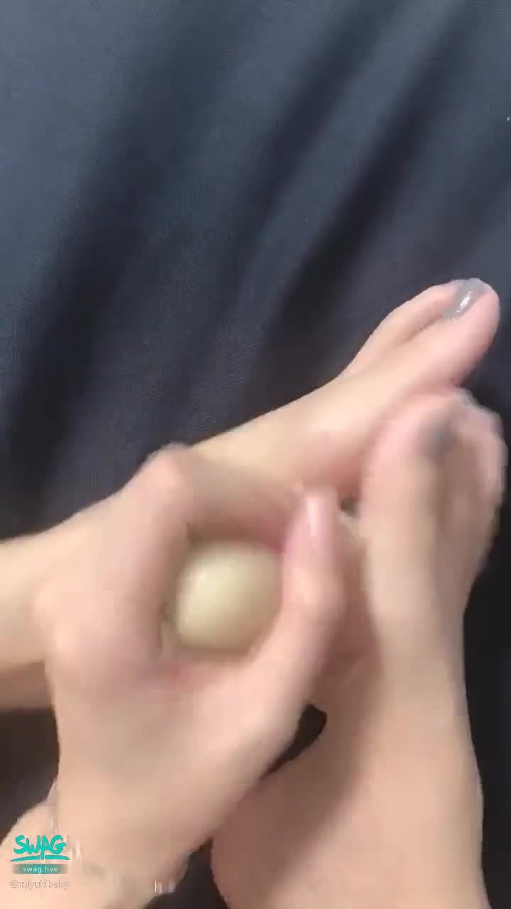 miyukibaby : 最喜歡聽我說色色の話足交了🔥🔥🔥讓你射在我腿上😈
