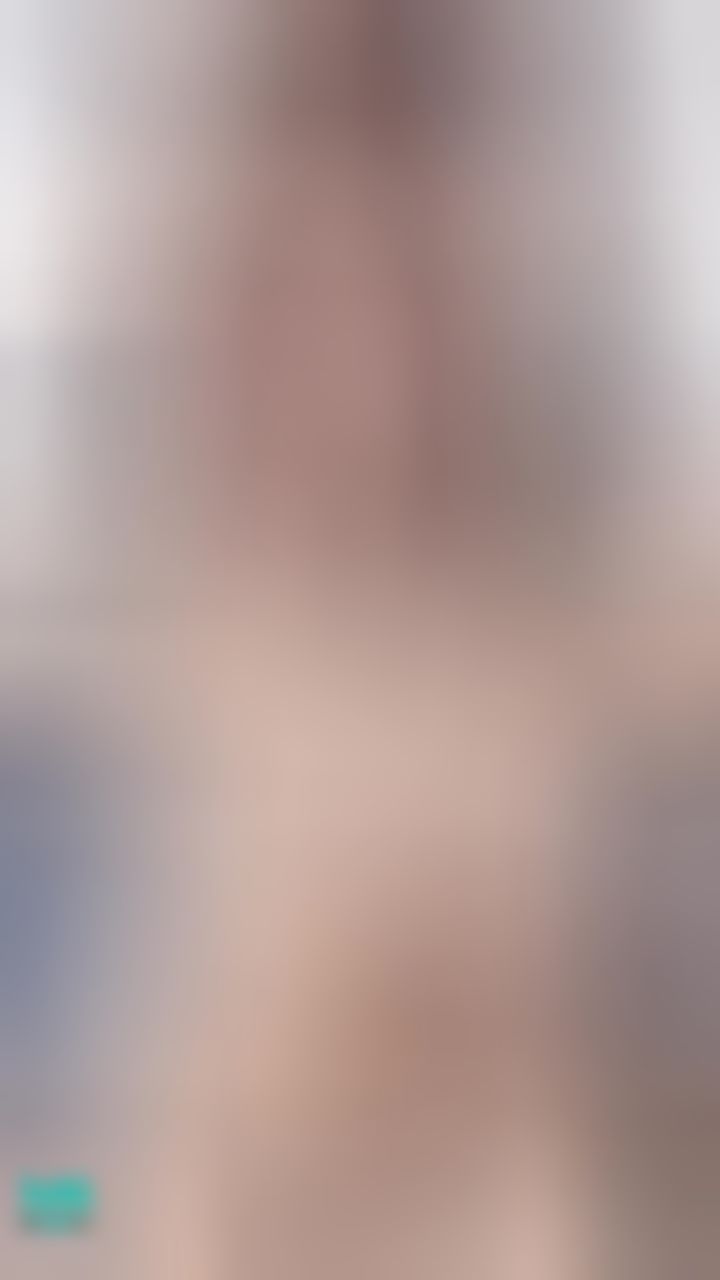 miyukibaby : 全裸乳交玩棒棒👅💕㊙️大長腿足交讓你看了超硬..想射我腿腿？😈