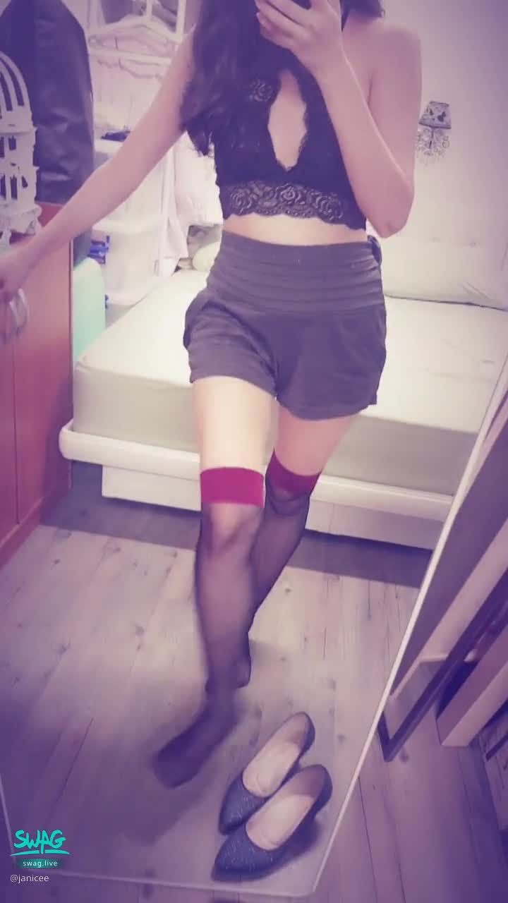  : take off your high heels 👠
Close up of the soles of the feet under the black silk 💖
Topless lace cutie 💋
Wine red black silk on the legs 💚
Black silk control please speak up 🌹
sexy knee socks 💋
Burgundy 💙
#小可愛 #美腿 #短褲 #露胸 #膝上襪 #性感 #黑絲 #絕對領域 #sexy #長髮 #高跟鞋 #蕾絲