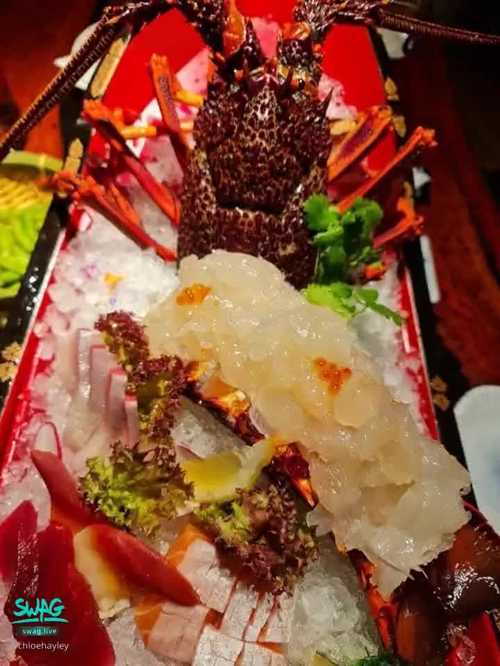  : Winter is all about eating sashimi dishes! Thank you fan brother 🧍‍♂️ take me to dinner
❤️ Does anyone want to take Yiyi to eat exotic cuisine? #許願 #約會吃飯 #異國風味餐 🥺🥺