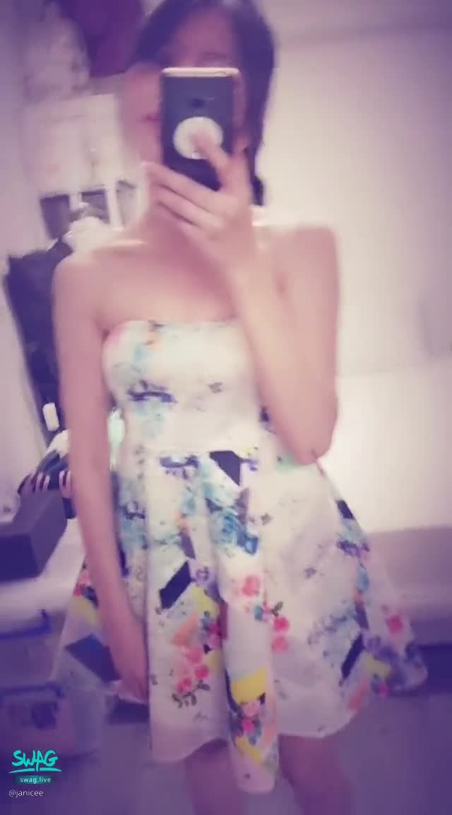  : Ponytail and date dress