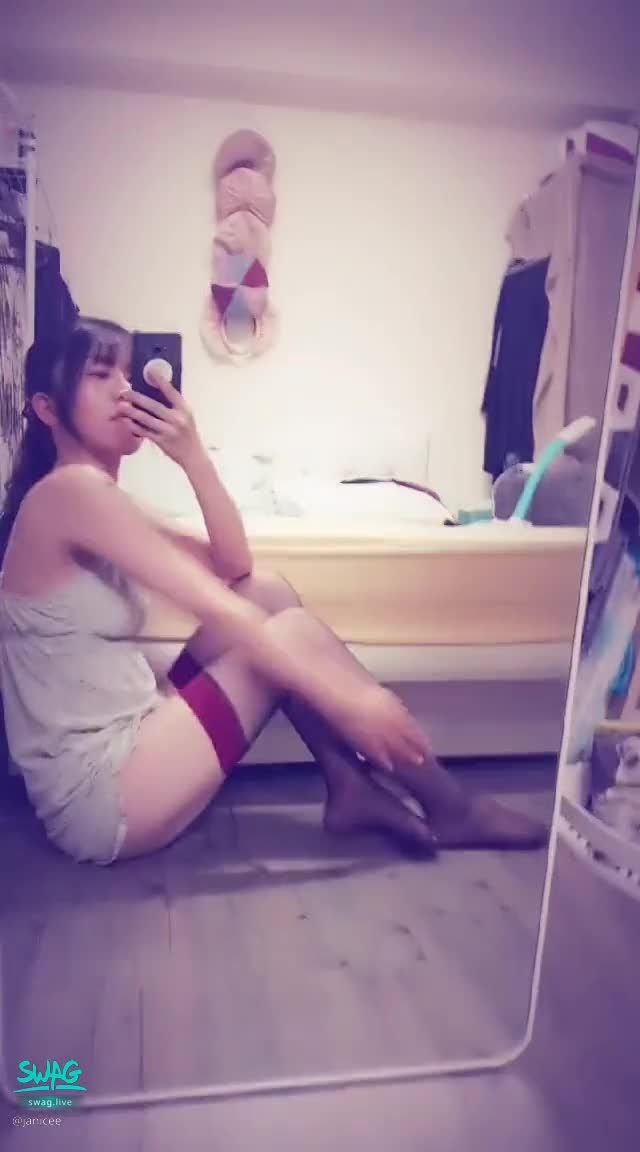  : 黑絲美腿翹腳💋