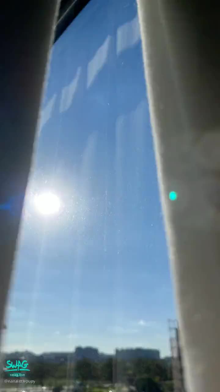 nanalittlepupy : 突然太陽又好大….
乳溝裡面都是汗💦💦💦了啦🥲