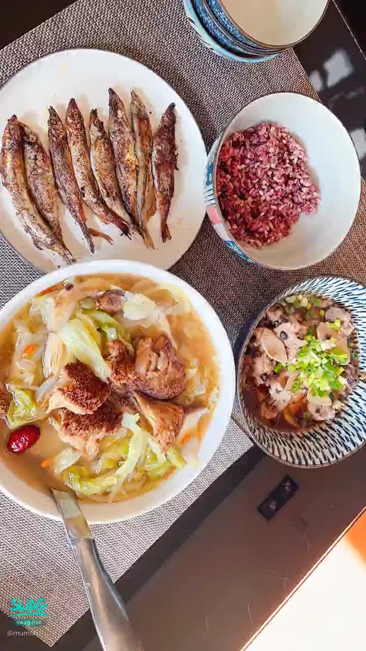 mumuq : 佳崩啦～❤️❤️今天煮了麻油猴頭菇湯😋天冷吃完都不冷了
