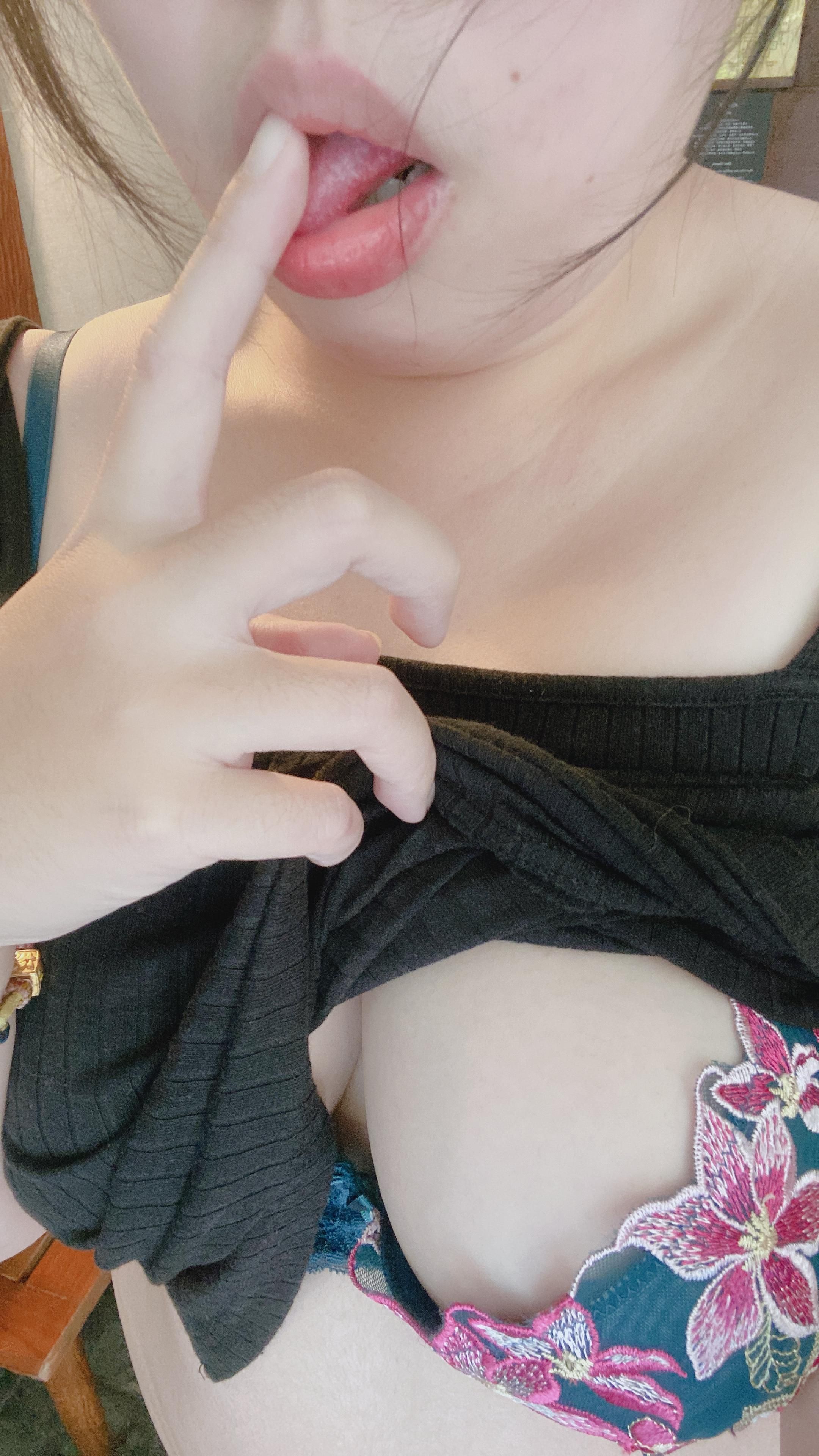 sexyaphrodite : 該怎麼讓我不會太想念你的肉棒棒