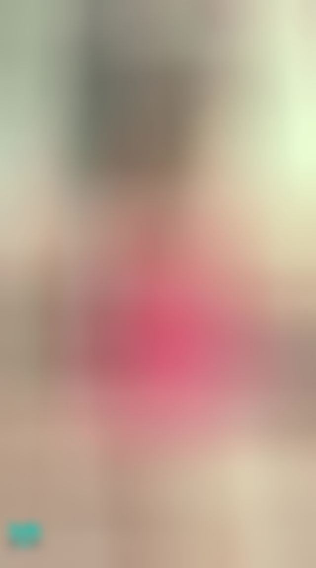janicee : 放下肩帶揉胸💙性感紅睡衣