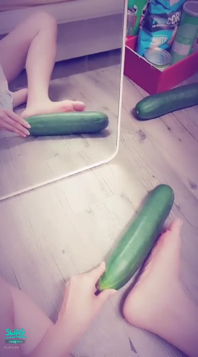 janicee : 光腳摩擦