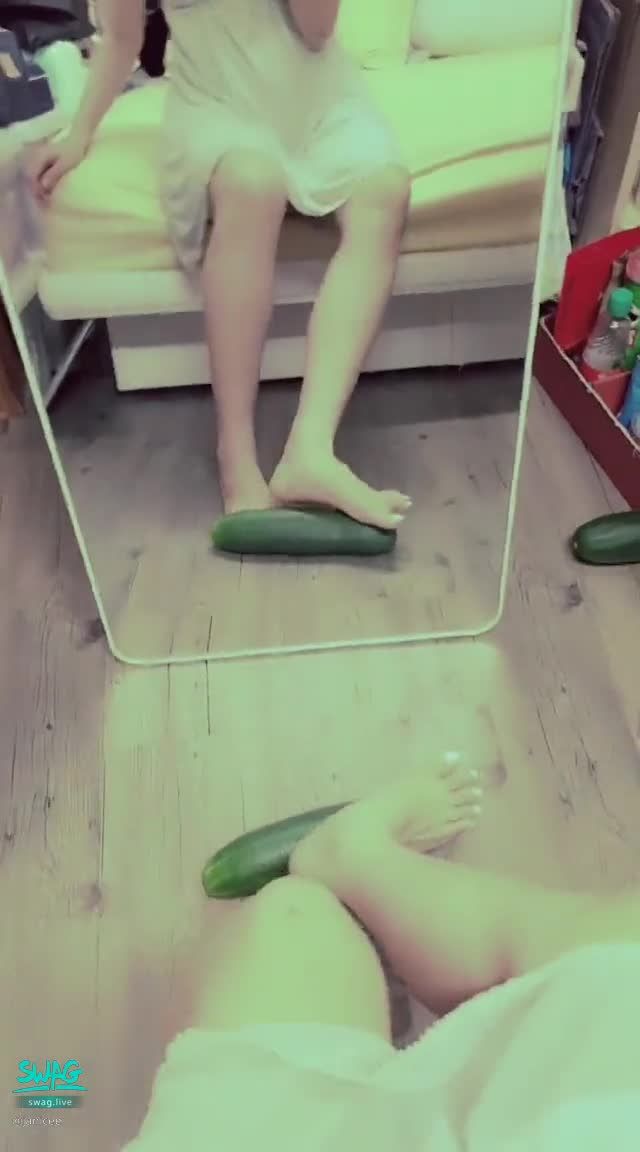  : rubbing cucumbers on the floor