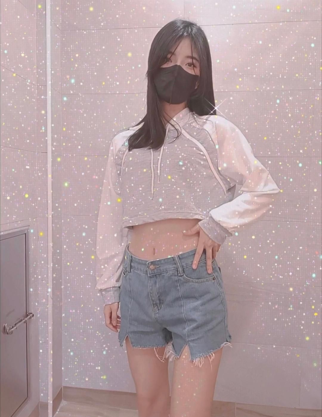 annie_lovely : Is this waist enough to shake? 😈
#sexy