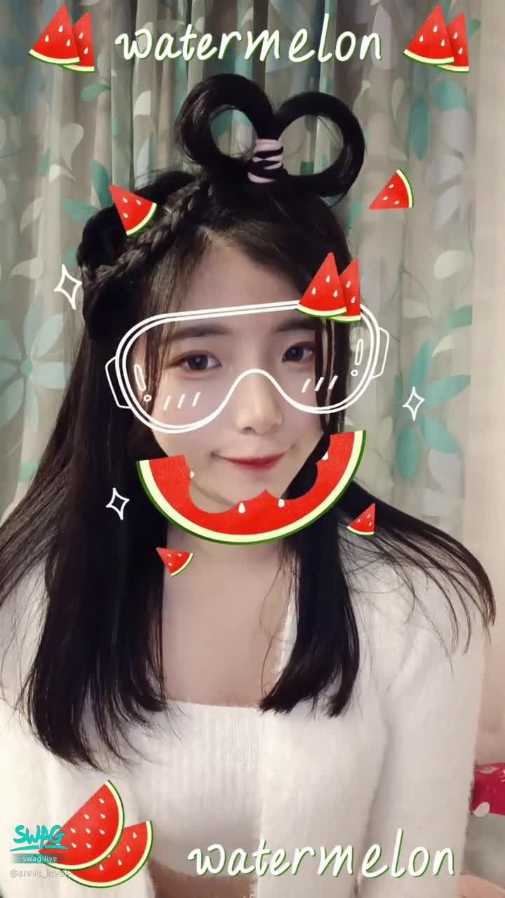 annie_lovely : Annie eats melon 🍉 clockwork doll
#安妮 #發條娃娃造型
#可愛死你♥️ ♥️