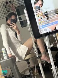 : I was not in a daze during the live broadcast, but was fascinated by the woman in the mirror 💦