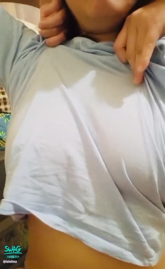 lelelina : 樂樂性感玩弄南半球❤️❤️～身軀妖嬌擺動❤️❤️Babe你喜歡我的身材嗎？
#大奶 #性感