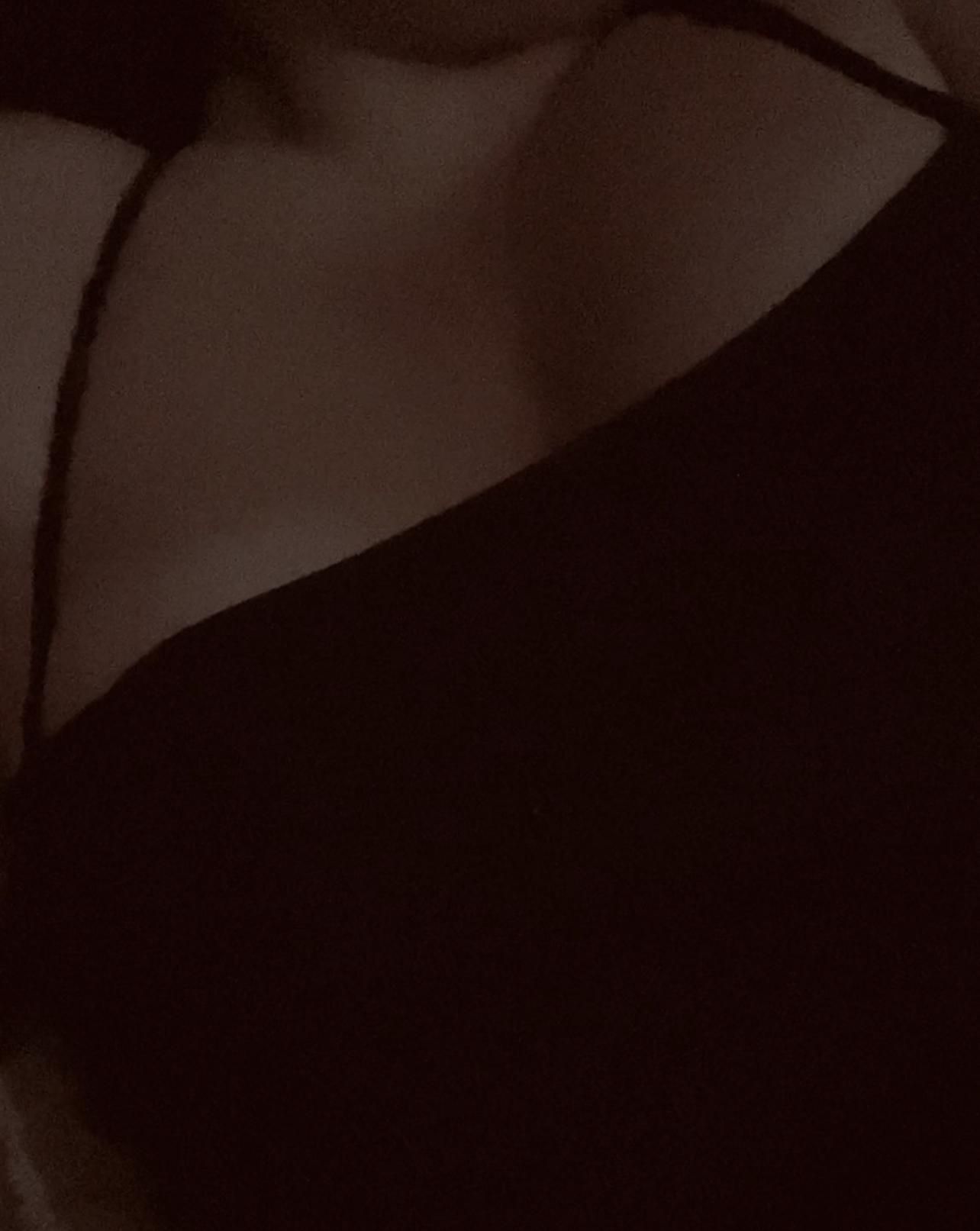 lamlinalina : 喜歡我這麼淫蕩嗎😈
一邊摸一邊呻吟