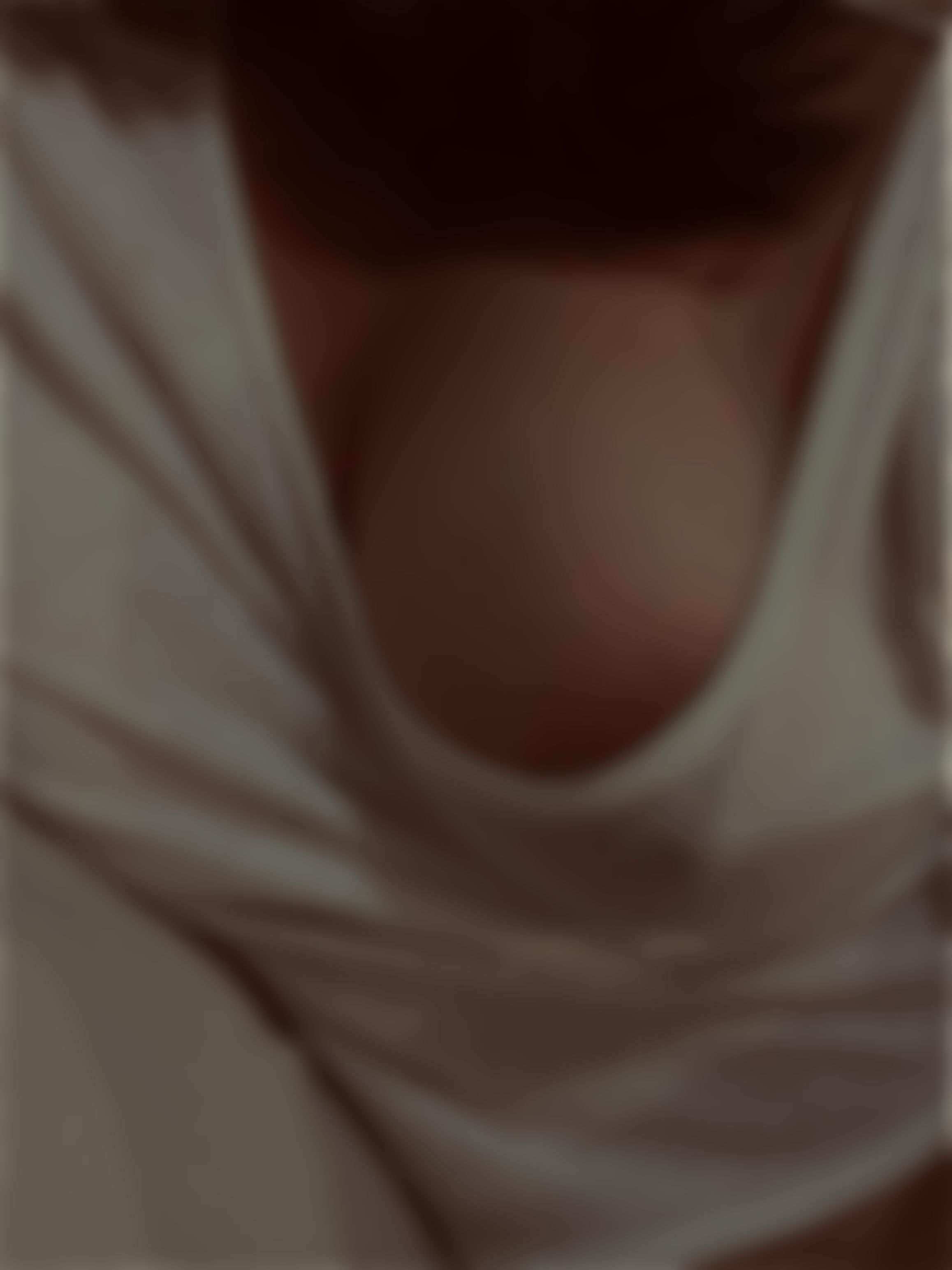 lamlinalina : 隔著衣服還是能看見巨乳若隱若現