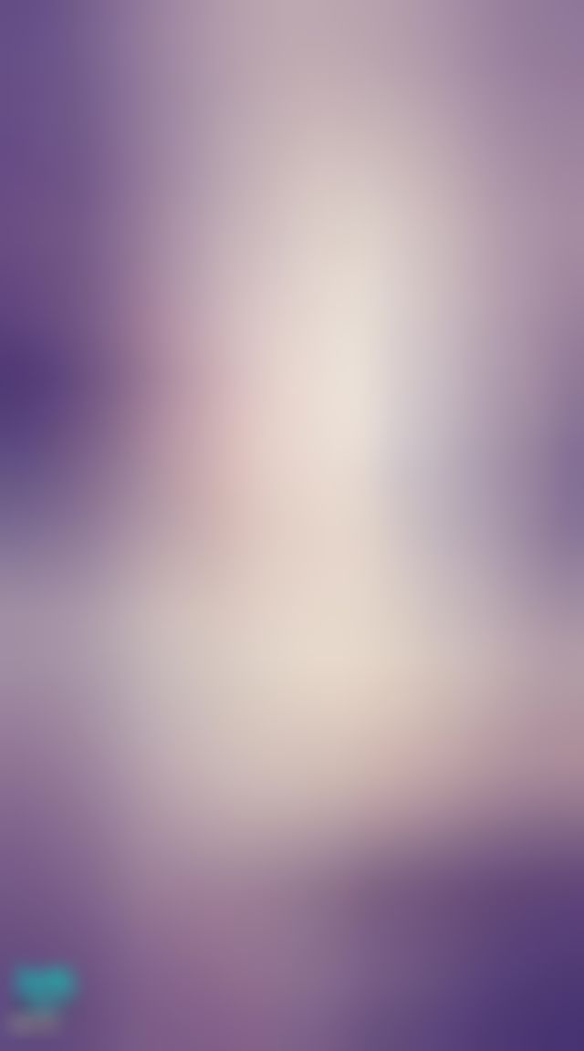janicee : 拉開睡衣的肩帶💙
性感深V睡衣💚
拉下睡衣肩帶，露出白色內衣的蝴蝶結肩帶🎀
開衩短褲下的赤腳⭐