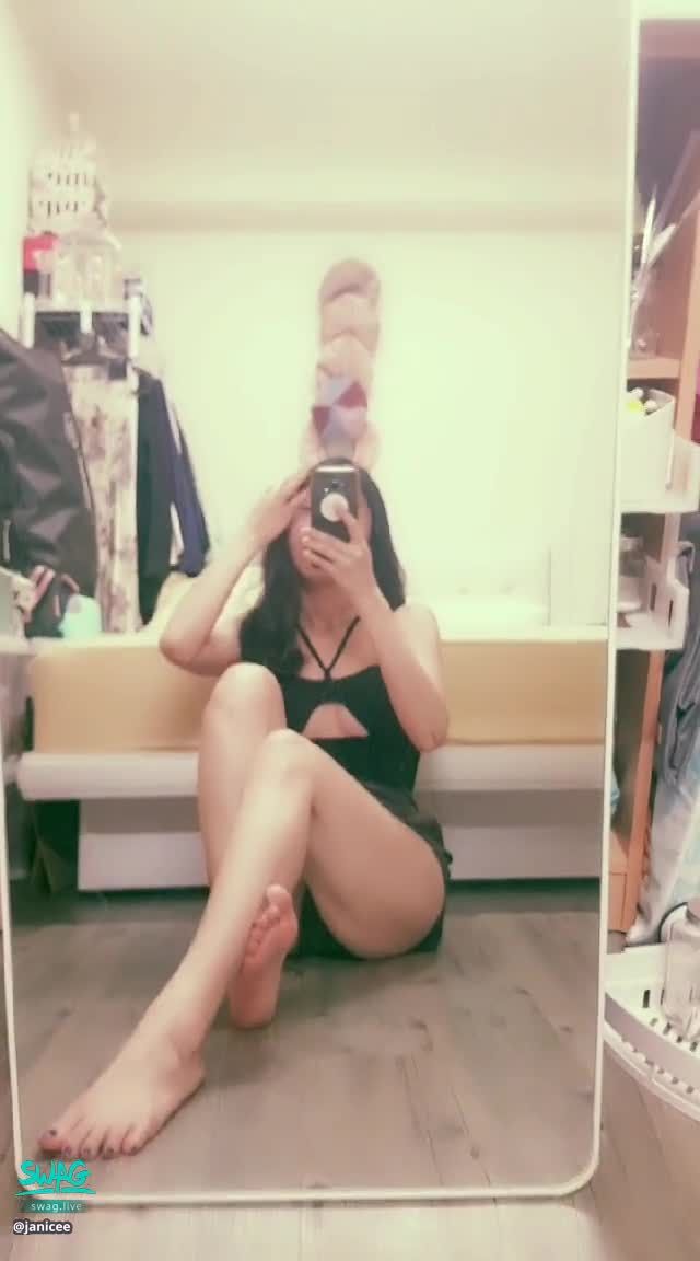  : cute topless 💚