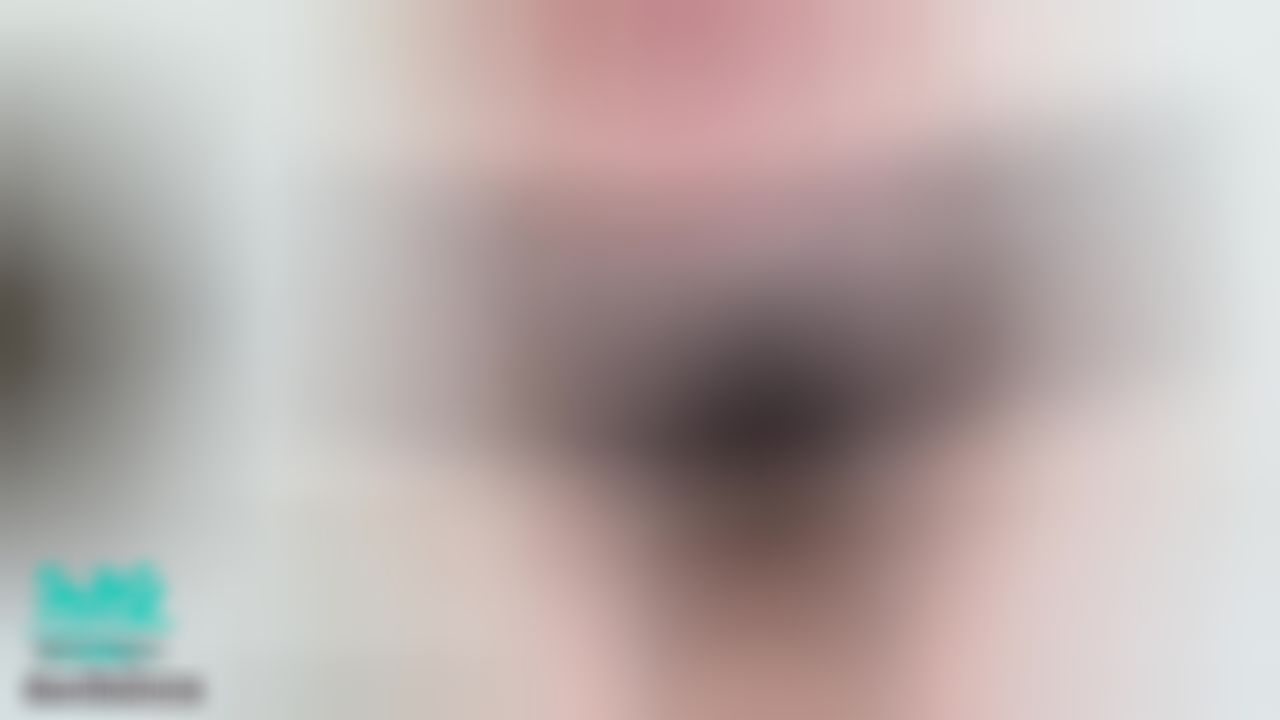 mollyflower : 慢慢把牛仔短褲脫掉，露出性感內褲 #美乳 #自慰 #小隻馬 #Busty #Masturbation #Petite
