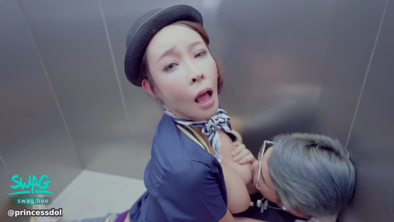 princessdolly : 在乘客身上自己來 好舒服！ #巨乳 #騎乘式 #BigTits #Cowgirl