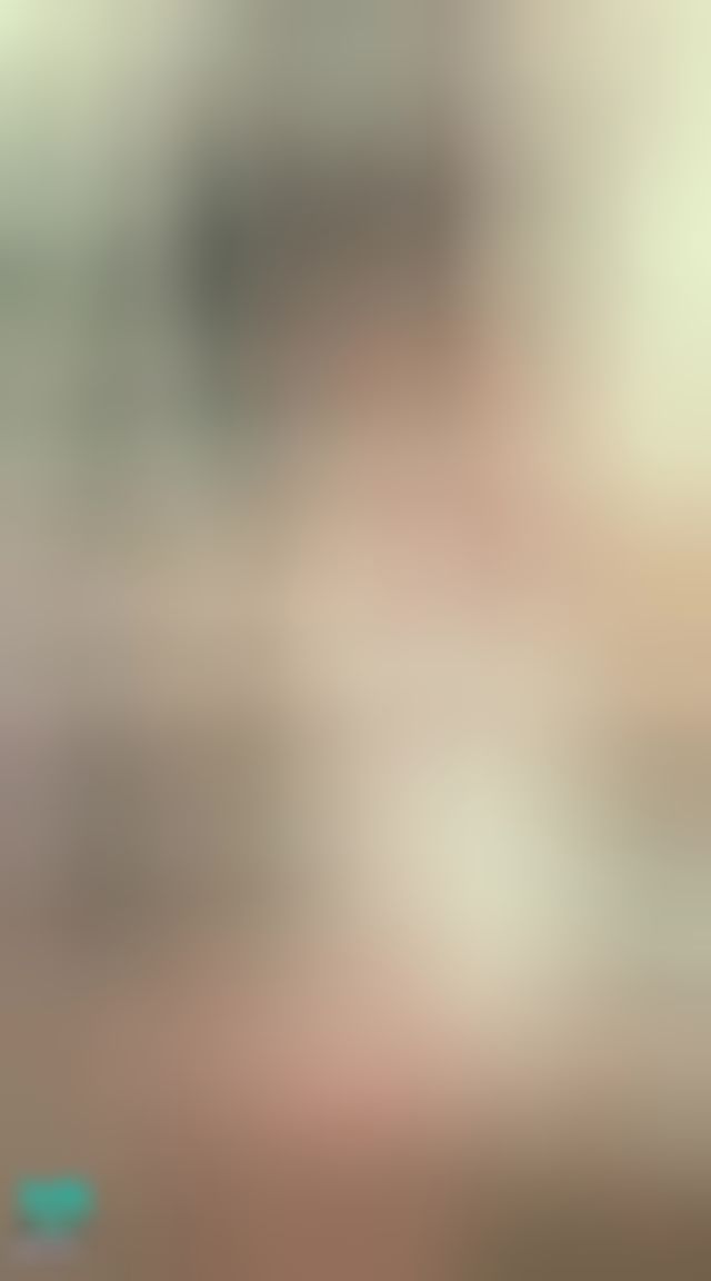 janicee : 窺視南半球😍
清純開衩短裙💙
露出南半球的性感上衣😈
光著美腿💋
