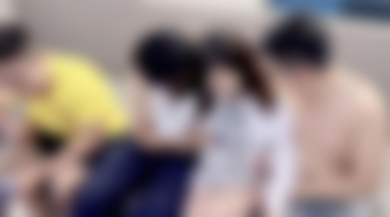 mimi_chenn : 米米直播中誤闖KTV❤️直接勾引客人🔥越弄越有感覺，下面小穴濕的一塌糊塗💦，乾脆跟3男在KTV脫光衣服輪番上陣🔥
歌唱到一半不唱了直接做愛幹到翻掉😈！最後米米還被顏射加口爆❤️整張臉都是精液😵‍💫

精彩影片必解鎖👊
私訊米：我要KTV隱藏版2句就送未收錄在影片內的精彩大尺度片片❤️