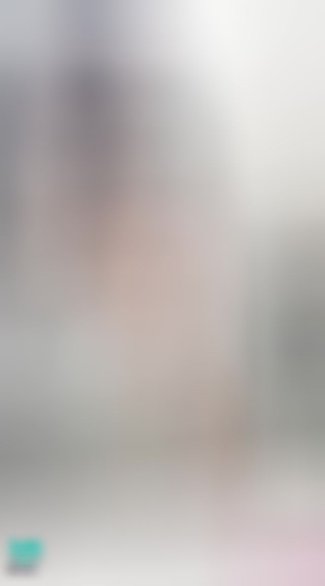 janicee : 只穿著外套的裸體😈