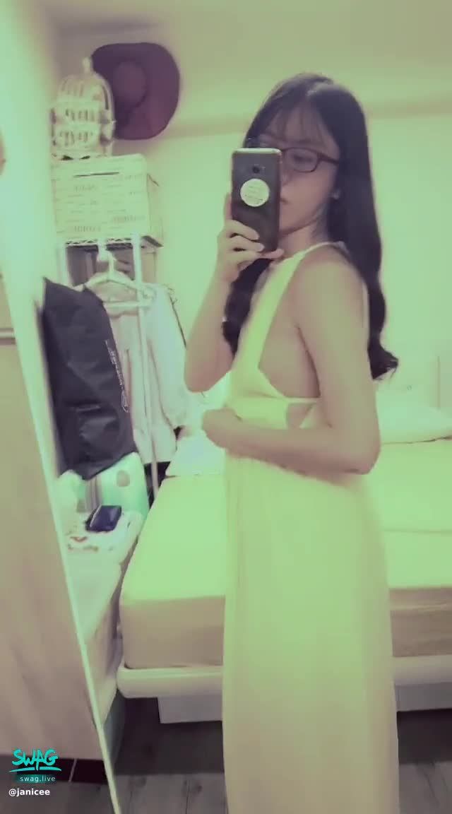 janicee : 側乳🌹
性感側乳的輪廓👀
不穿內衣的夏天💋
心機鏤空😈
光滑的腋下⭐