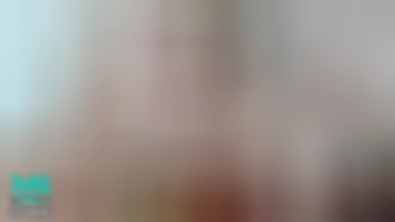 lilybarby : Solo pregnant: Apple and dildo in her pussy