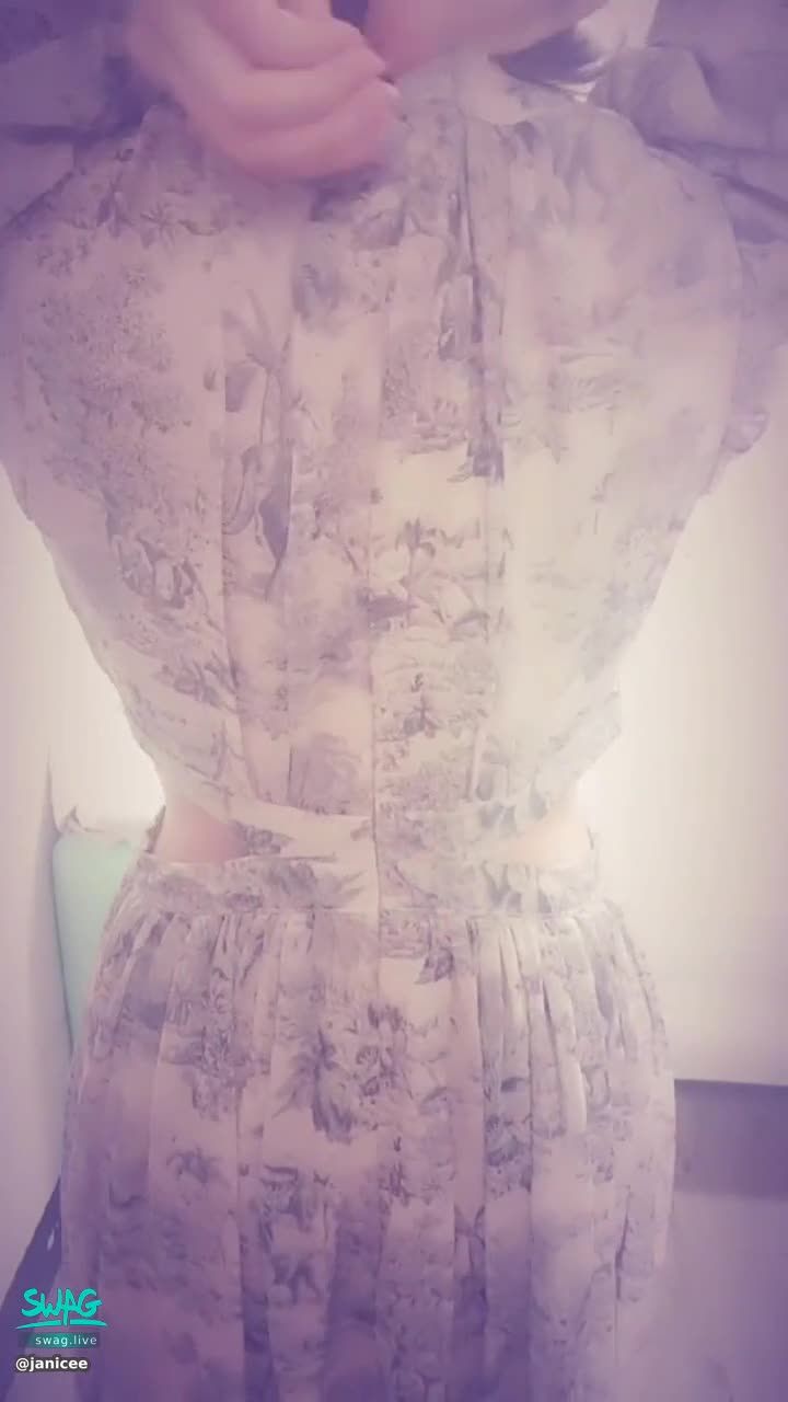 janicee : take off the dress 😍
black lace panties 👀
Take off the scheming dress ♥️
sexy waist and chest 💋
sexy hollow ⭐
#馬尾 #長髮 #性感 #腿控 #高跟鞋 #開衩 #美腿 #腿控 #鏤空 #洋裝 #sexy