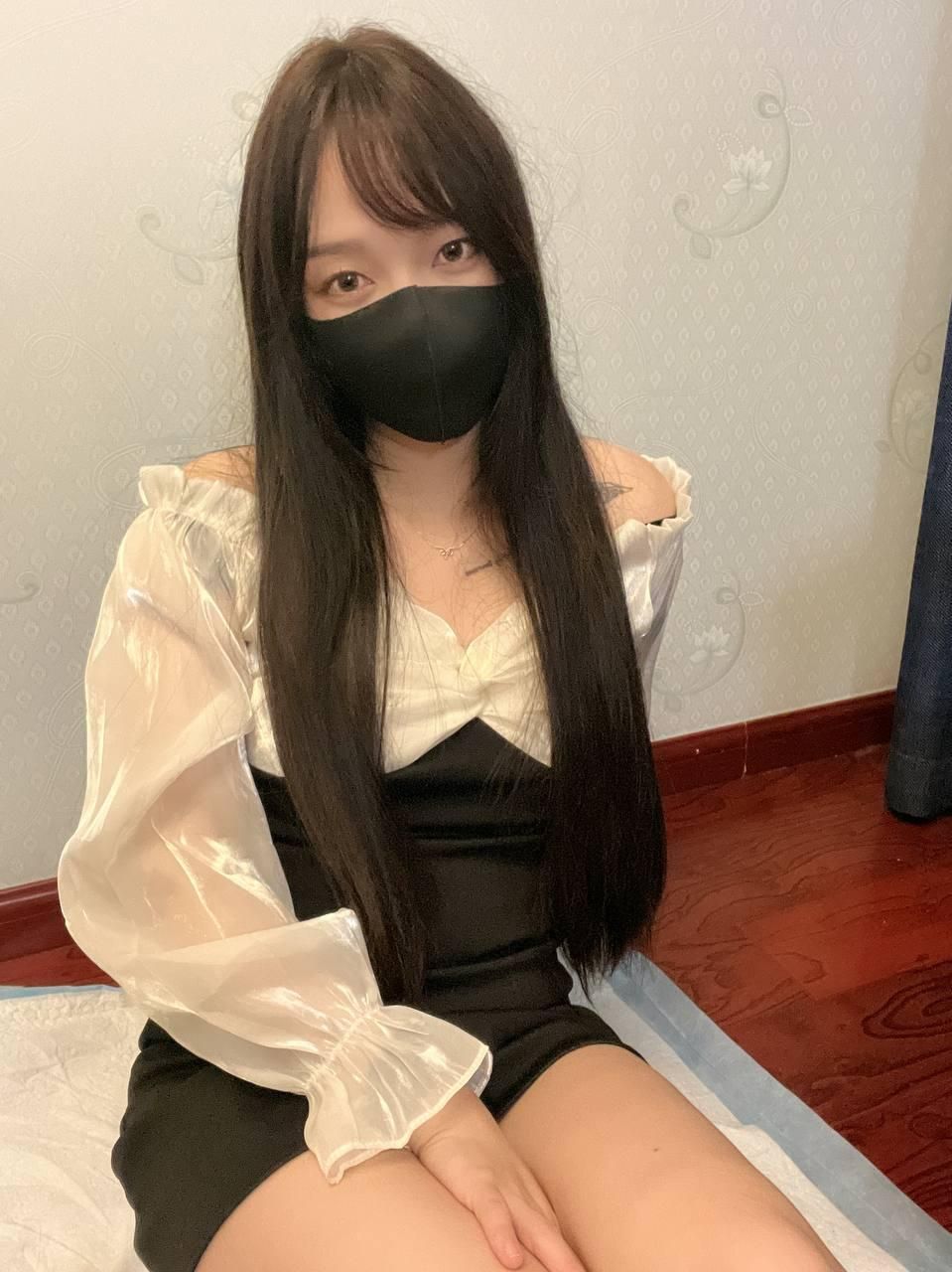 xinxinzi : Boyfriend's perspective... Such a long-legged Mijiri piano tutor~ Do you want to date me?
Boyfriend's perspective... Such a long-legged Mijiri piano tutor~ Do you want to date me?